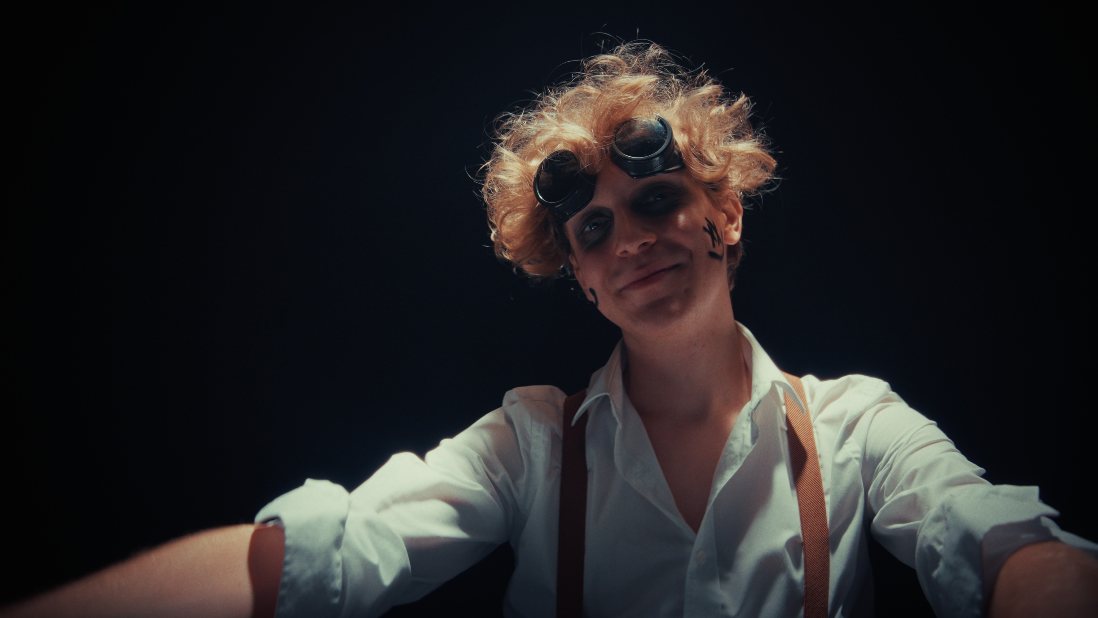 Albumpremier Moriones bohóckarakterben ostromolja a toplistákat