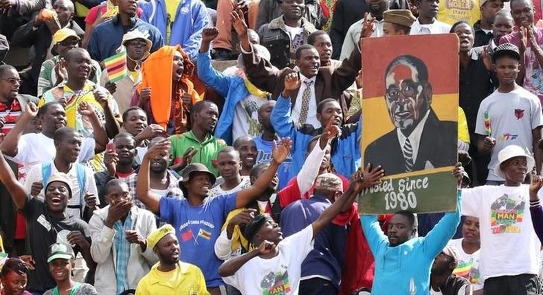 Thousands of Zimbabweans rally for Mugabe after war veteran's rebuke