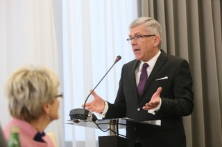 Karczewski o ekshumacjach: Decyzja prokuratora nie ma nic wspólnego z polityką