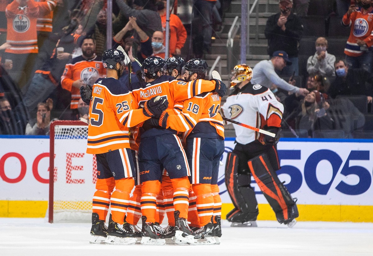 Radość hokeistów Edmonton Oilers