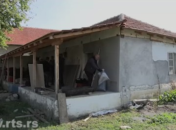 Ovo je porodična kuća Tome Zdravkovića u selu  Pečenjevci: Meštani renoviraju njegov dom