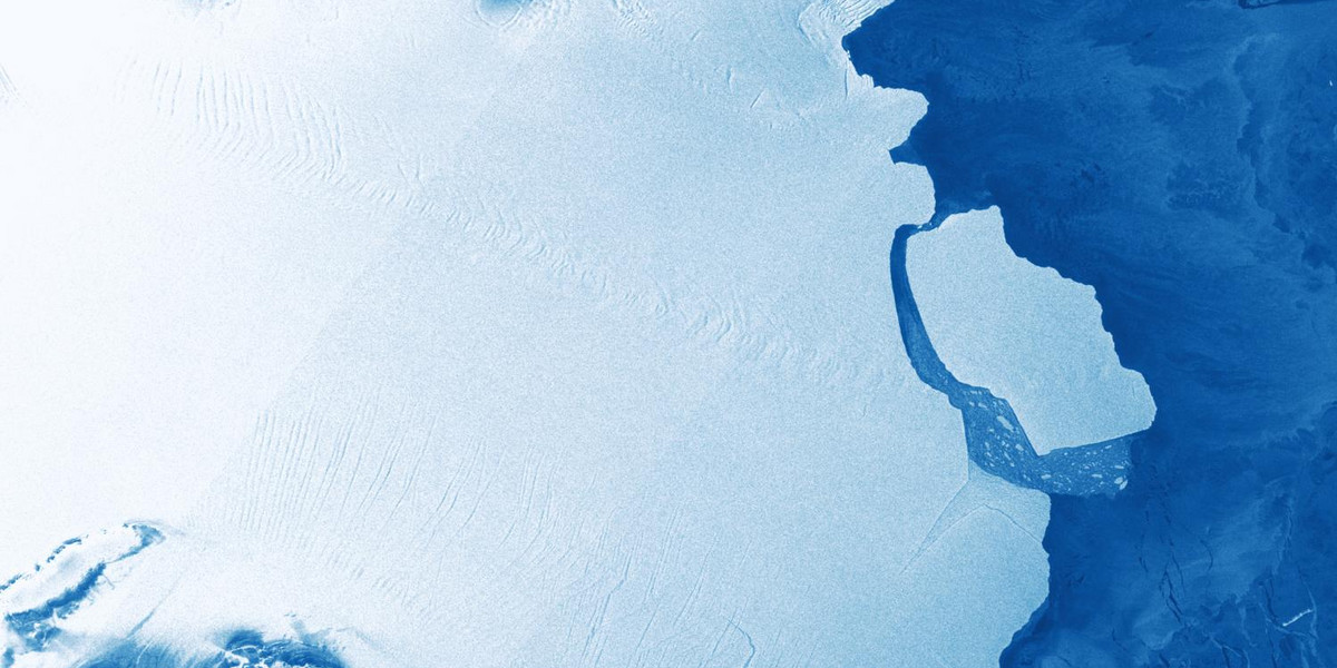 Zdjęcie wykonane przez satelitę Sentinel1 po oderwaniu się góry lodowej D28 z lodowca Amery na Antarktydzie