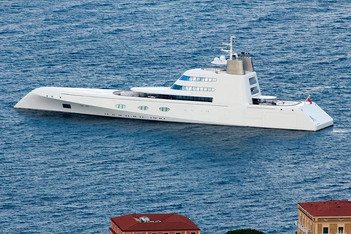 Superyacht 5 (wartość: 323 mln dol.)