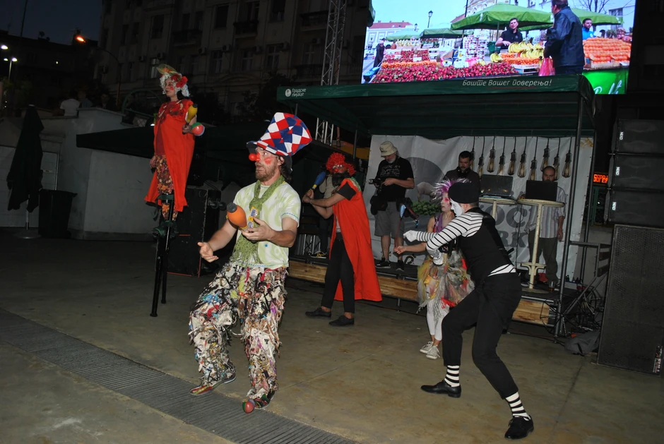 Život je igra: Detalj sa 13. Beogradskog noćnog marketa