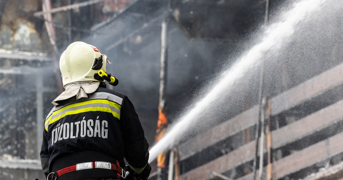 Hatalmas gázrobbanás volt egy tapolcai panelházban: közel 200 embernek kellett elhagynia az otthonát