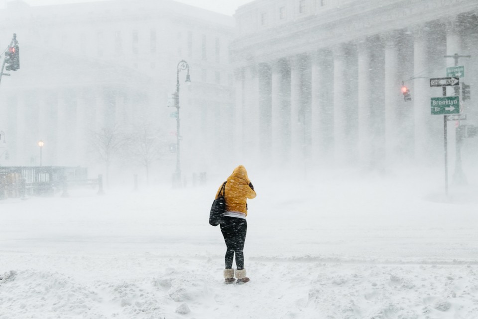 epa06416948 - USA WINTER STORM IN NEW YORK (Winter storm in New York)