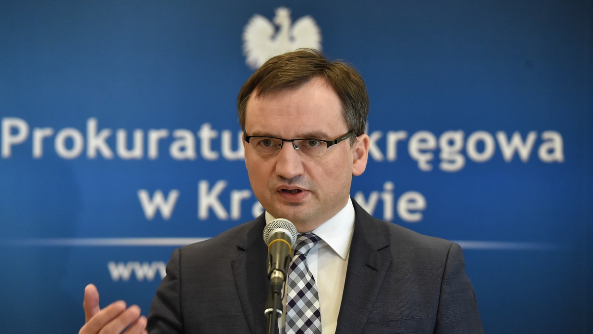 W opinii ministra sprawiedliwości Zbigniewa Ziobro zarobki niektórych prezesów spółek Skarbu Państwa nadal są zdecydowanie zbyt wysokie i powinny być obniżone. Podobne zdanie ma też szef "S" Piotr Duda.