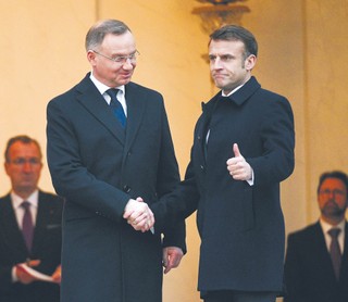 Amerykańsko-francuska gra o polski atom