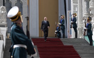 Putin został zaprzysiężony na prezydenta. Medwiediew blisko teki premiera