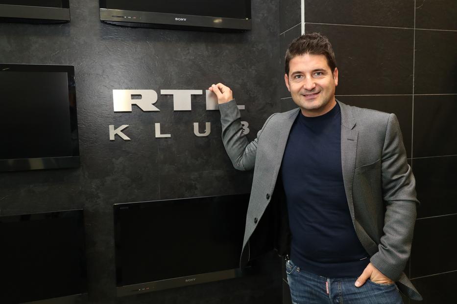 Ilyet is ritkán látni: Hajdú Péter besétált az RTL Klub székházába, hogy Balázsnál vendégeskedjen / Fotó: Grnák László