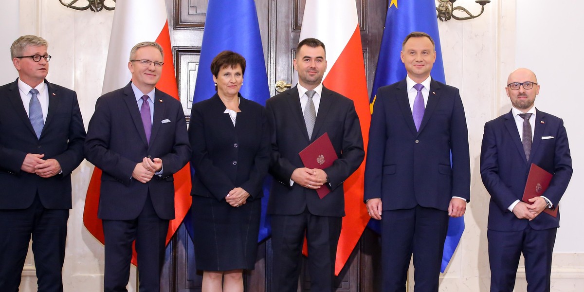 Zarobki w kancelarii prezydenta nie należą do najniższych