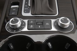 Niemcy wprowadzają do Polski nowy model 4x4. Volkswagen touareg to jak czołg w cenie pistoletu. ZDJĘCIA