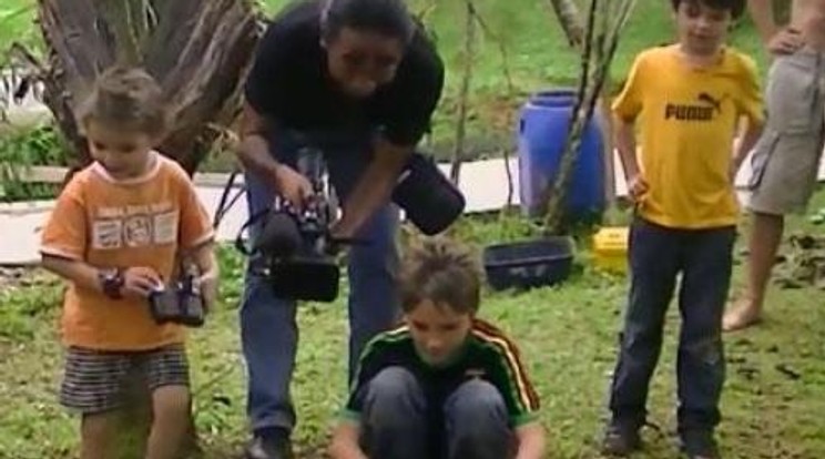 Matektanár fogta el a kutyaevő kígyót! - videó