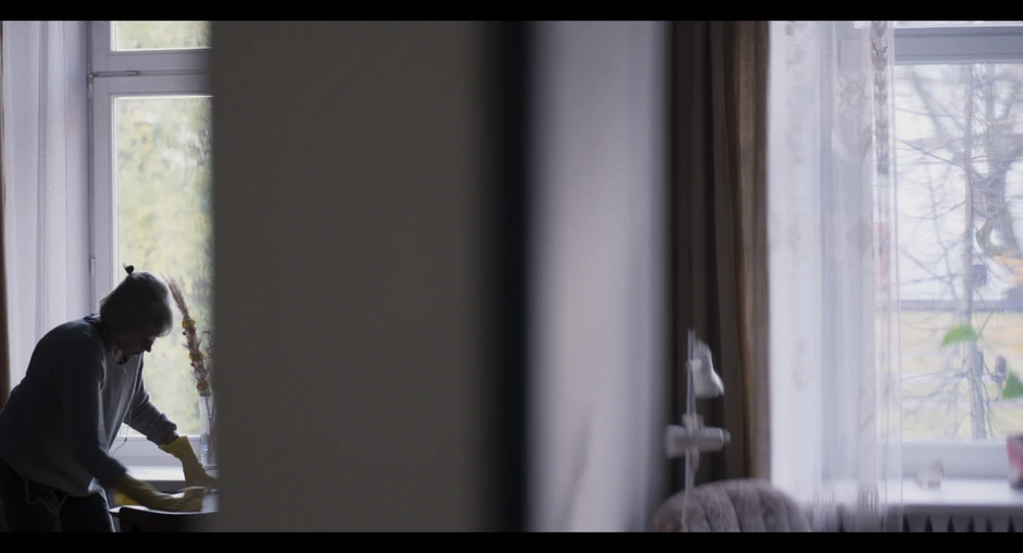 Pet i po ljubavnih priča u stanu u Viljnusu, Litvanija, kadar iz filma