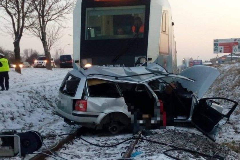 Tragedia na przejeździe kolejowym w Rzeszowie. Dwie osoby nie żyją