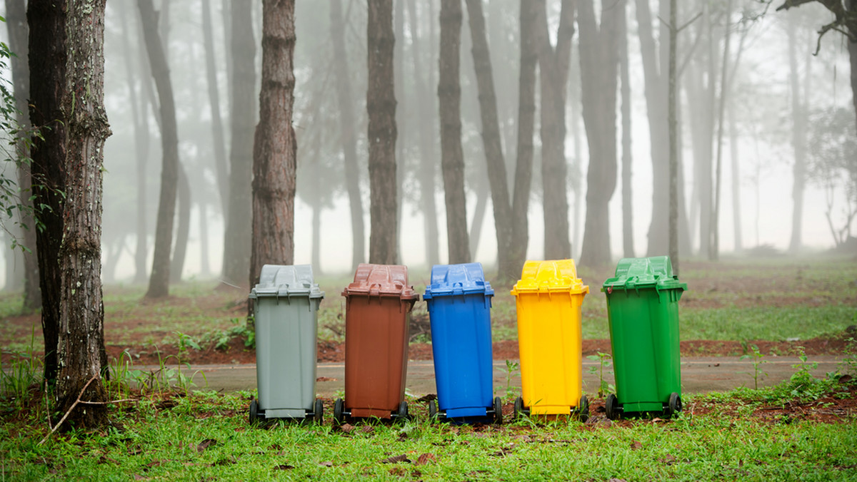Od dziś we Włocławku funkcjonować będzie nowy system segregacji odpadów komunalnych, przerzucający na mieszkańców obowiązek segregacji śmieci, prowadzoną do tej pory w komunalnej sortowni w Machnaczu.