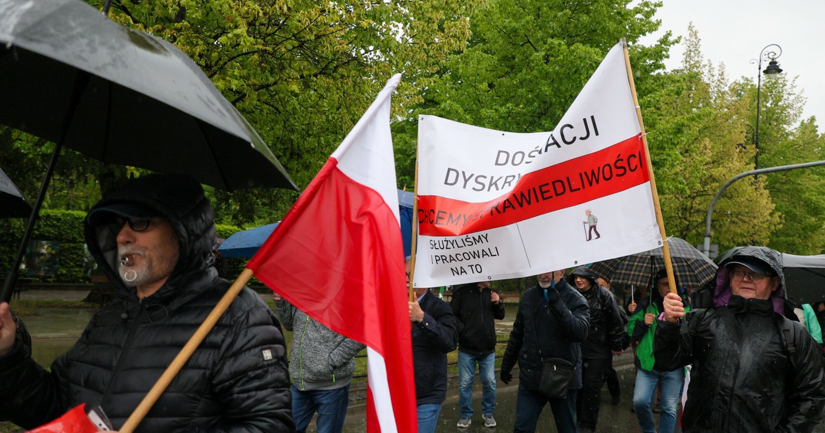 Poland to Address Inequalities in Uniformed Services Pensions