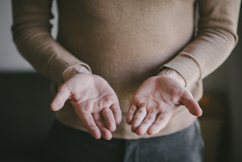 Ilyen elváltozásokkal jelezheti a bőrünk és a tenyerünk a pajzsmirigyzavart