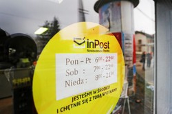 Pocztowy skandal w Płocku. Sądowe pisma na klatce schodowej