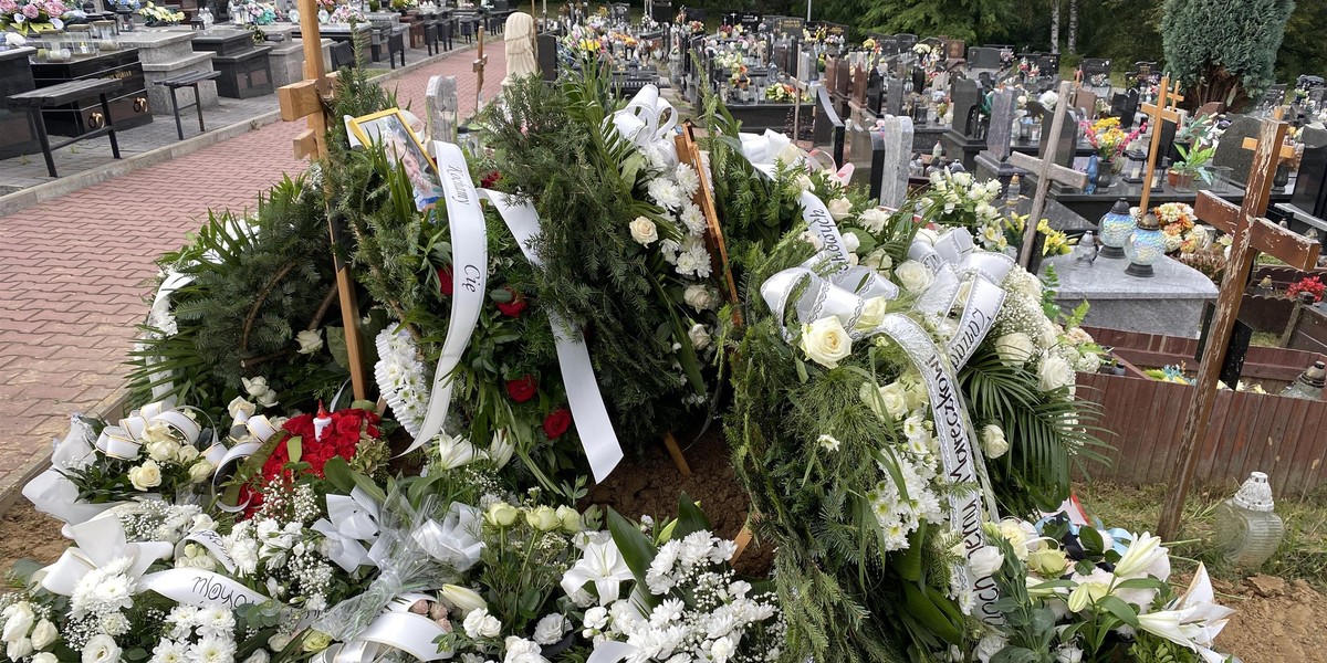 W Zabierzowie rodzina, znajomi i przyjaciele pożegnali małego Mareczka (†4 l.). Jego grób tonął w wieńcach i kwiatach