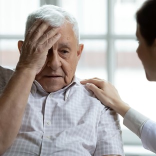 A demencia végső fázisa – mit él át a beteg és mire számíthat a család?