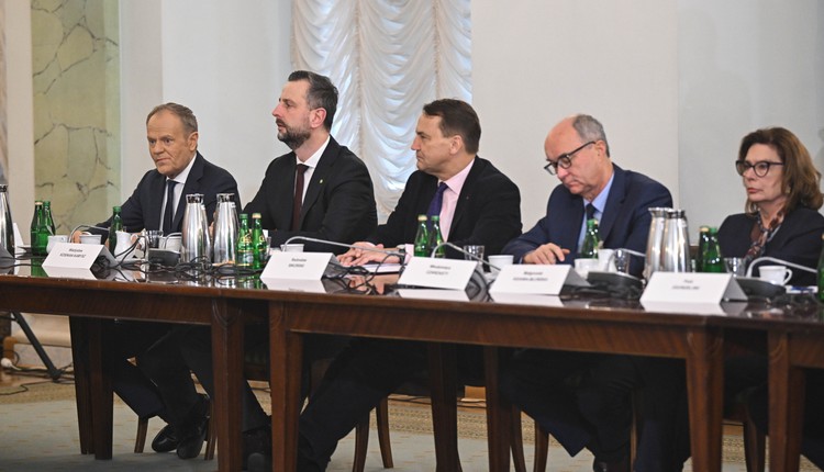 Premier Tusk wyszedł z posiedzenia RBN przed zakończeniem. Oto powód tego ruchu