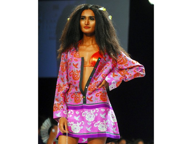 Bajeczne kolory kreacji z pokazów Lakme Fashion Week Summer Resort 2011