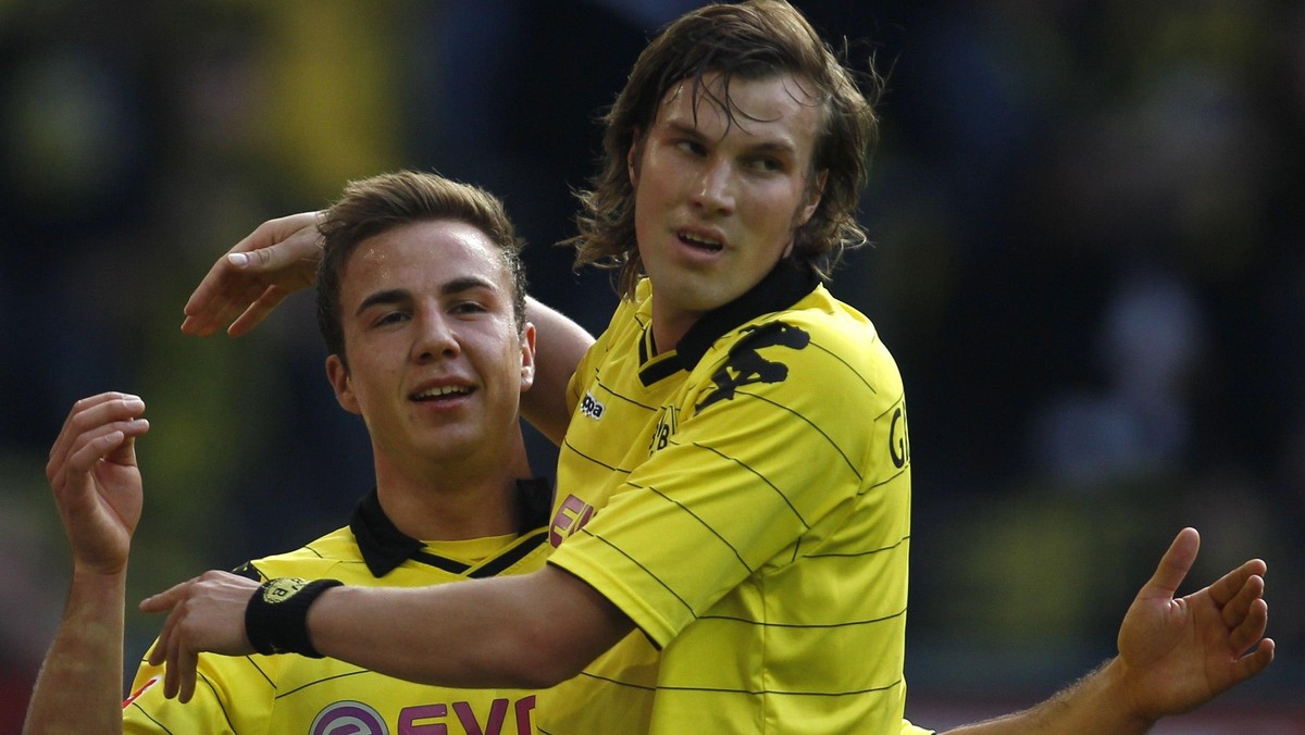 Pomocnik Borussii Dortmund Mario Goetze znalazł się na liście życzeń Arsene'a Wengera. Według "Sunday Express" młody piłkarz miałby zastąpić w zespole Kanonierów Cesca Fabregasa, którego chcą ściągnąć do siebie FC Barcelona i Real Madryt.