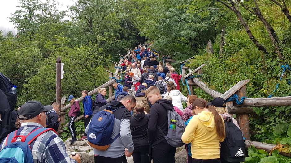 Szturm turystów na Morskie Oko