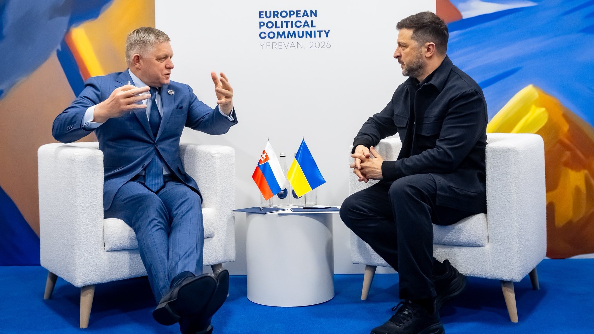 Slovenský premiér Robert Fico a ukrajinský prezident Volodymyr Zelenskyj.