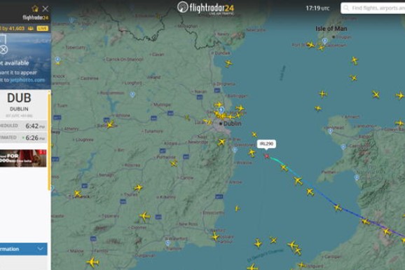(FOTO)  OVO JE DANAS NAJPRAĆENIJI AVION NA SVETU! Poleteo iz Dubaija, više od 70.000 ljudi gledalo njegov LET: Evo ko se u njemu nalazio