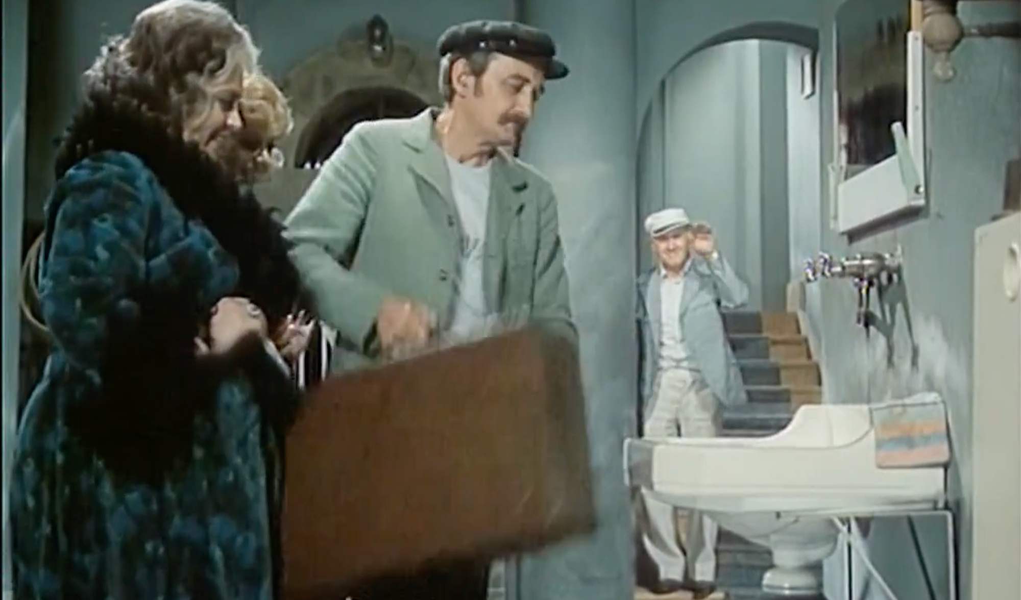 Český herec Zdeněk Řehoř vo filme Ako utopiť dr. Mráčka alebo Koniec vodníkov v Čechách.