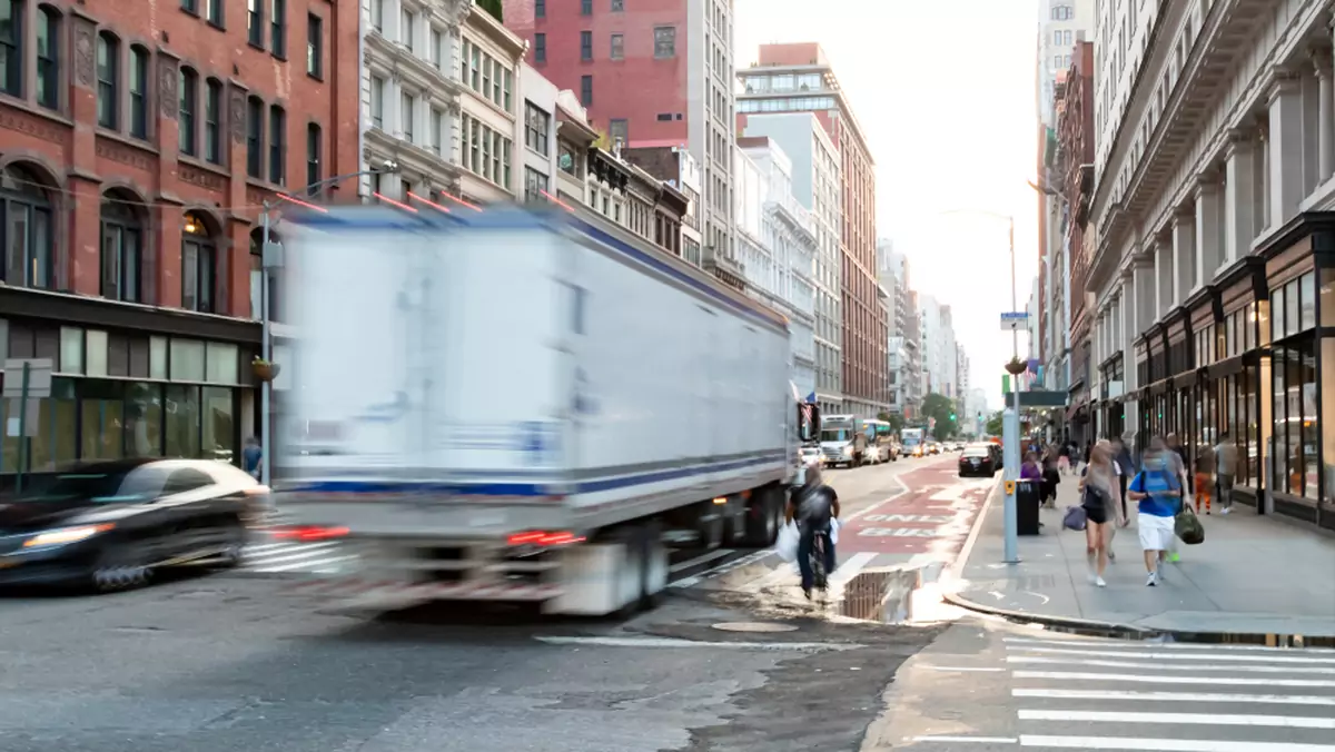 W Nowym Jorku zakaz pozostawiania ciężarówek na jałowym biegu przy włączonym silniku obowiązuje od ponad 50 lat