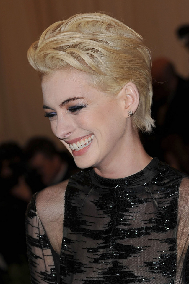 Anne Hathaway blondynką