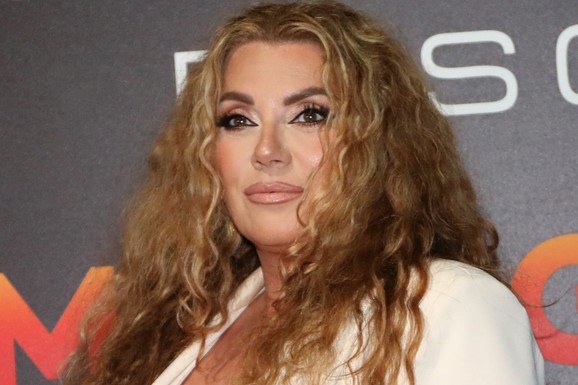 INDIRA RADIĆ DANAS SLAVI JUBILARNI ROĐENDAN Sin Severin i snajka Ruskinja joj priredili emotivno iznenađenje - evo kako izgledaju: "VOLIMO TE"