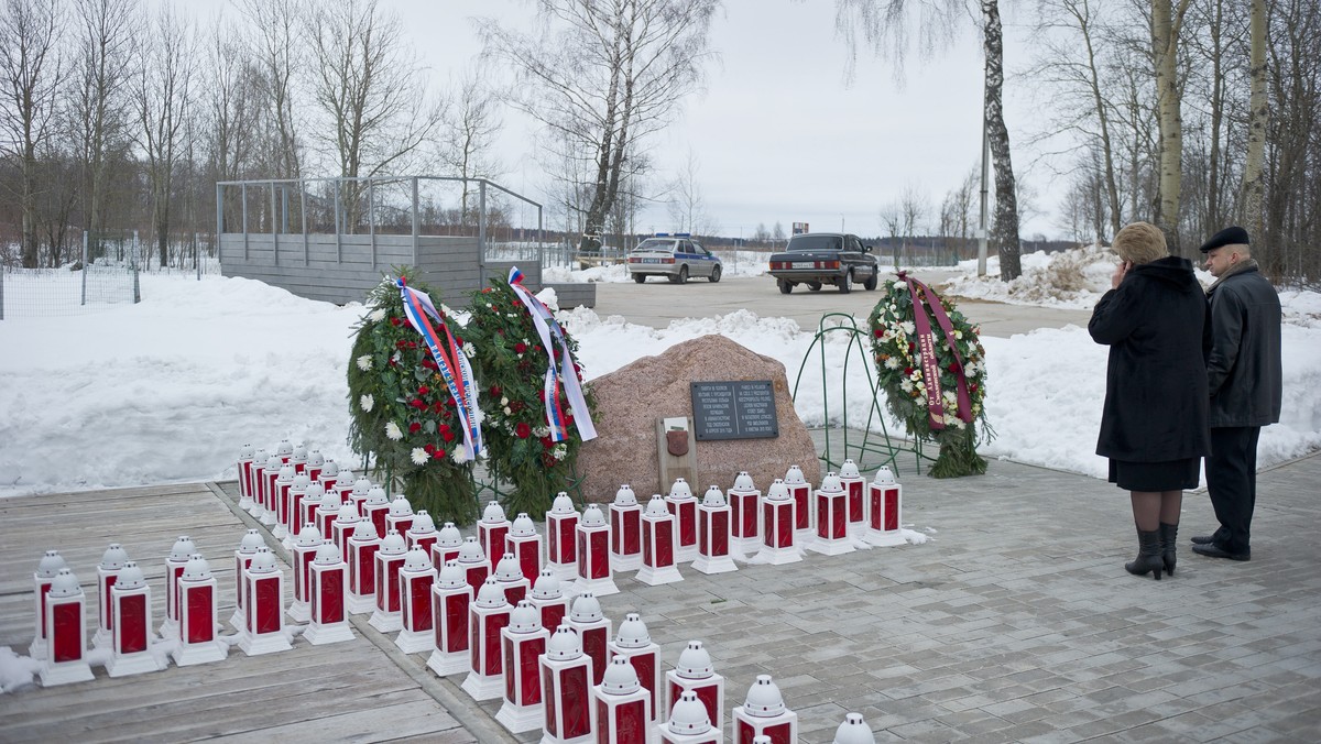 W Smoleńsku, w miejscu, gdzie 10 kwietnia 2010 roku rozbił się prezydencki samolot Tu-154M, odbyły się uroczystości rocznicowe upamiętniające ofiary tej katastrofy. W obchodach brał także udział przewodniczący Dumy Państwowej, niższej izby rosyjskiego parlamentu, Siergiej Naryszkin. Symboliczne wskazano też miejsce pod budowę pomnika ku czci ofiar katastrofy.