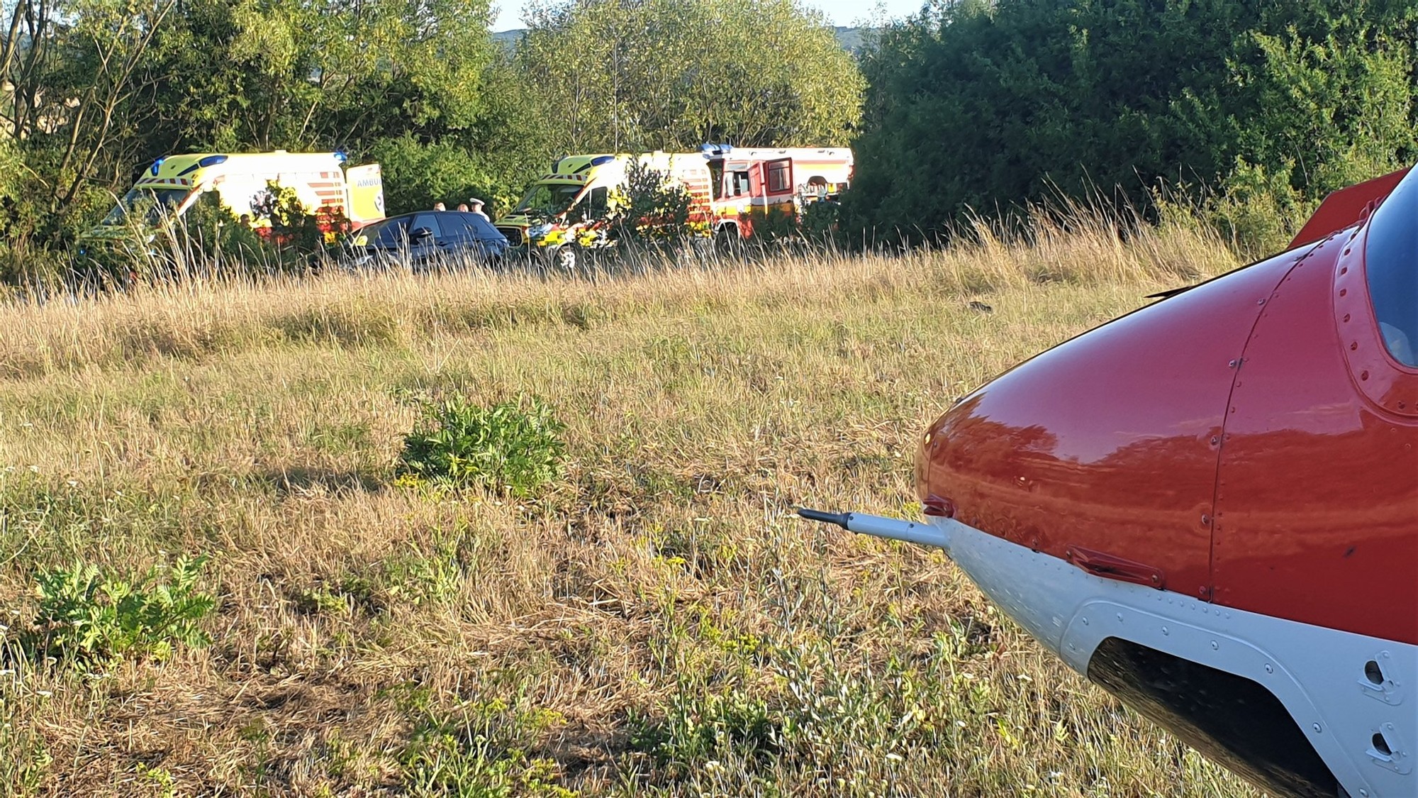 Auto zrazilo štyroch hasičov, dvaja zrážku neprežili. 