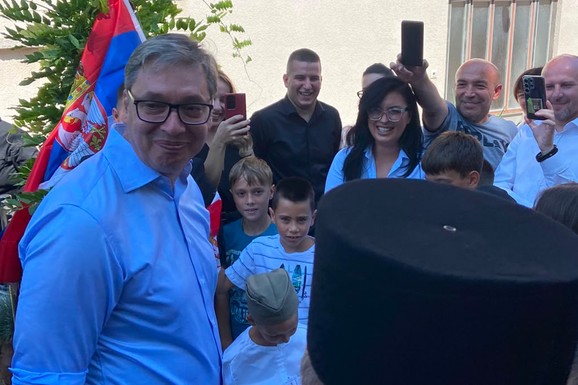 "NISU MOGLI NI PROTIV SRBA, NI BOŠNJAKA, PA SU SMISLILI OVAKO NEŠTO" Vučić: "Sad su počeli da izmišljaju neku priču o Vučićevim snagama"