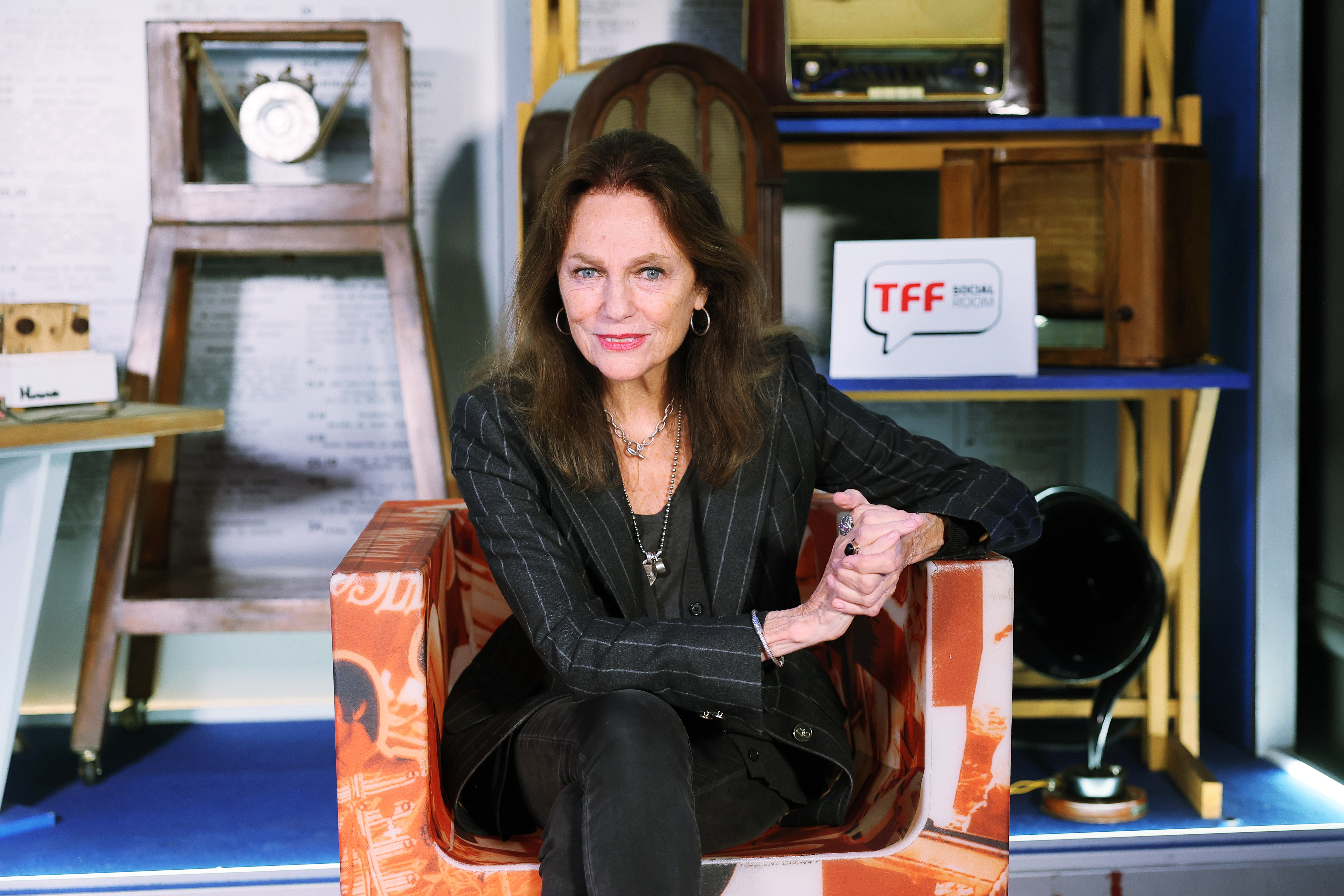 Bisset paragona gli uomini ai cani: "Donne, non provocate"