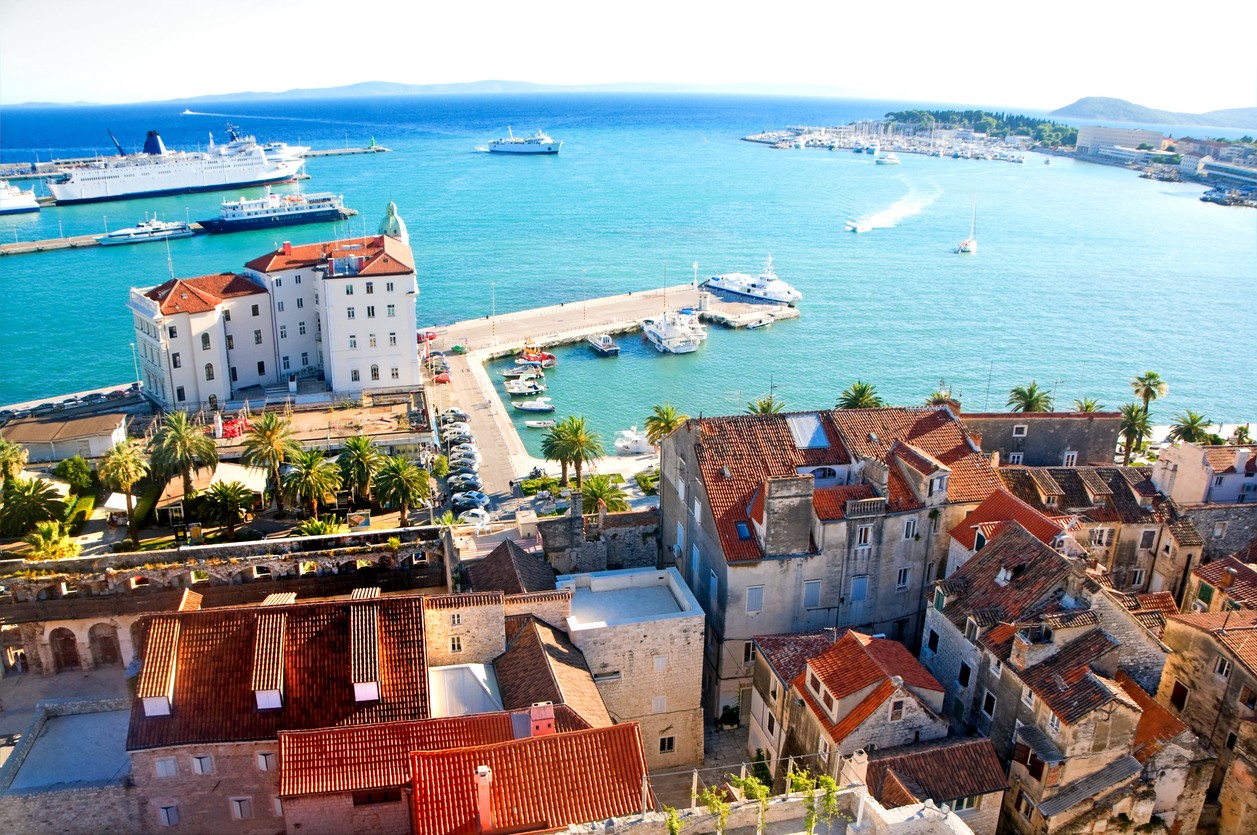 Split je najväčšie mesto v Dalmácii a druhé najväčšie mesto v Chorvátsku.