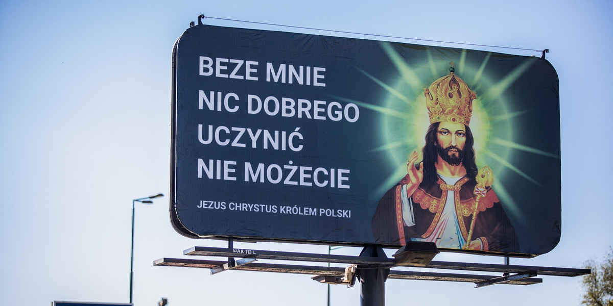 33 billboardy z Jezusem w koronie w największych miastach w Polsce