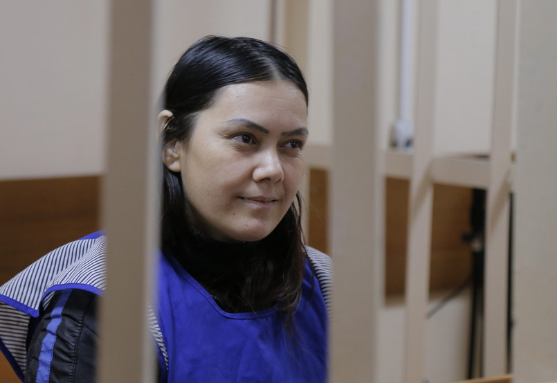 Gyulchehra Bobokulova podczas przesłuchania przed rosyjskim sądem.
