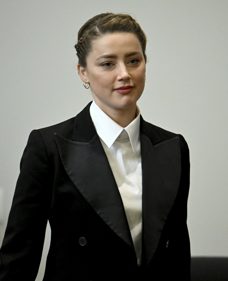 Amber Heard podczas rozprawy sądowej 3 maja 2022 r.