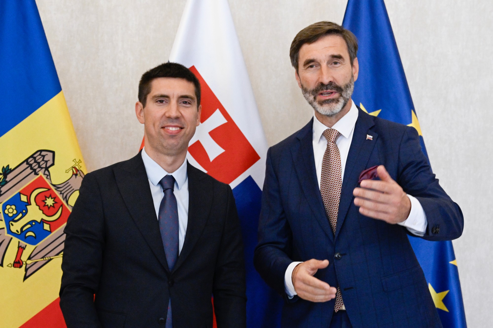 Minister Juraj Blanár (vpravo) a podpredseda vlády a minister zahraničných vecí Moldavskej republiky Mihai Popsoi.