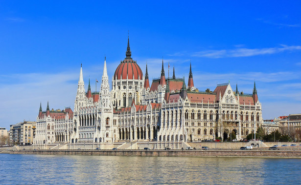 Antyimigranckie ustawy przegłosowane na Węgrzech. Według nich nie wolno w kraju osiedlać obcej ludności