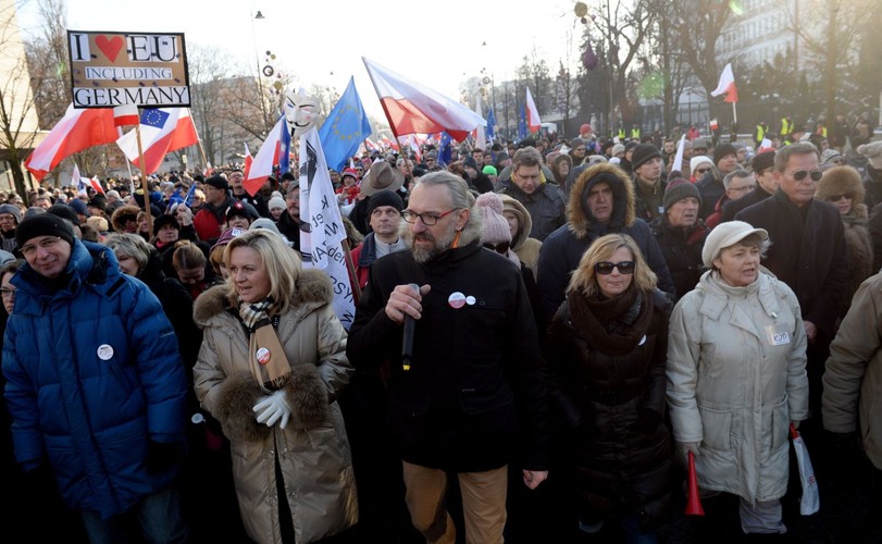 KOMITET OBRONY DEMOKRACJI DEMONSTROWAŁ W WARSZAWIE
