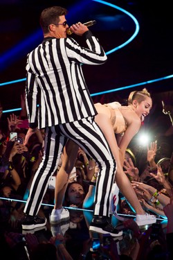 Miley Cyrus zbyt wulgarna dla dzieciaków