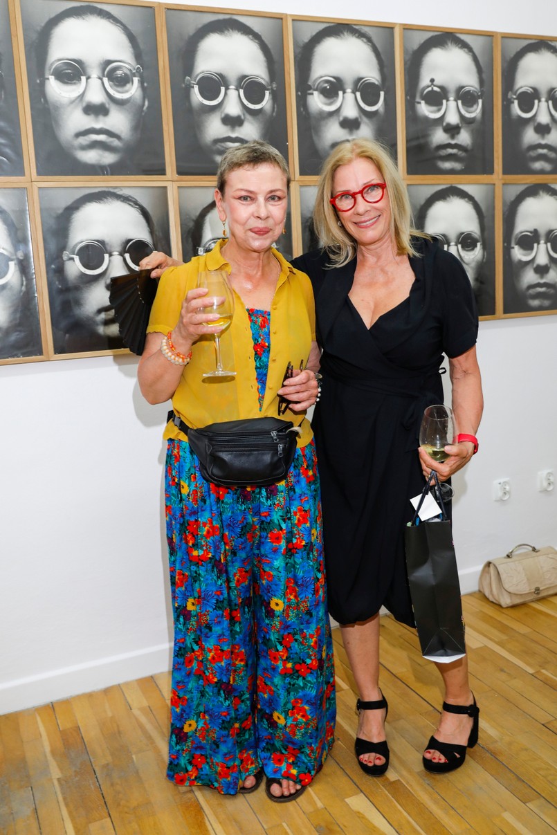 Magdalena Kuta na wernisażu wystawy fotografii Małgorzaty Potockiej