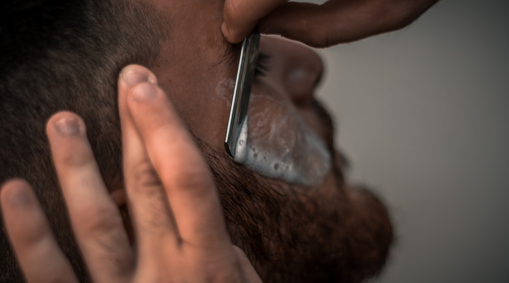 Debreceni nyomozók felderítették, a 24 éves kisújszállási férfi által üzemeltetett borbélyüzlet a hajvágáson és a borotváláson túl tárolta a kábítószert is / Illusztáció: Pexels