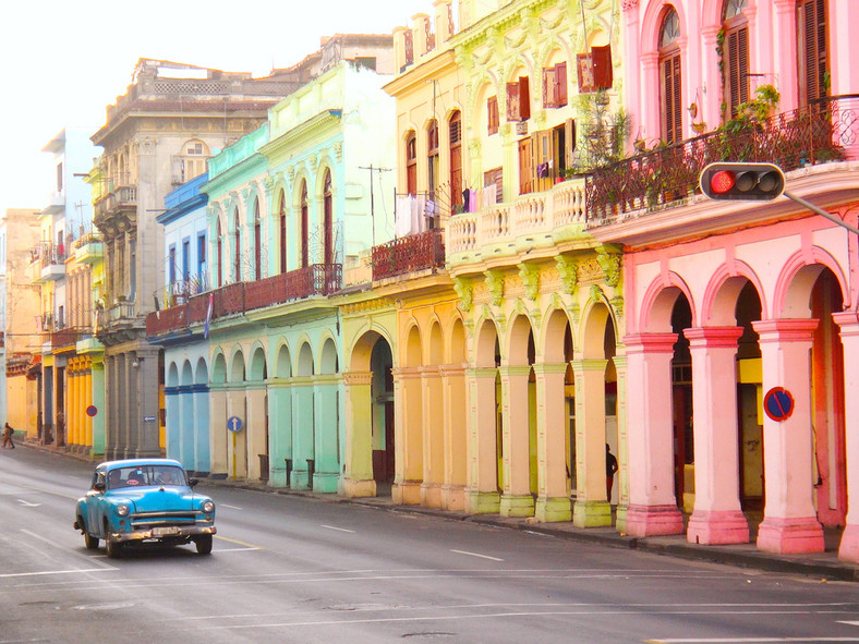 Pastelowe, kolonialne casa, Hawana, Kuba